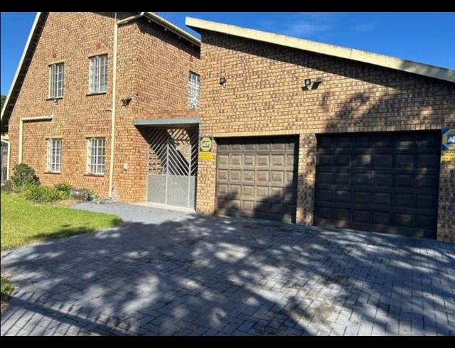 5 BEDROOM HOUSE FOR SALE IN MEER EN SEE